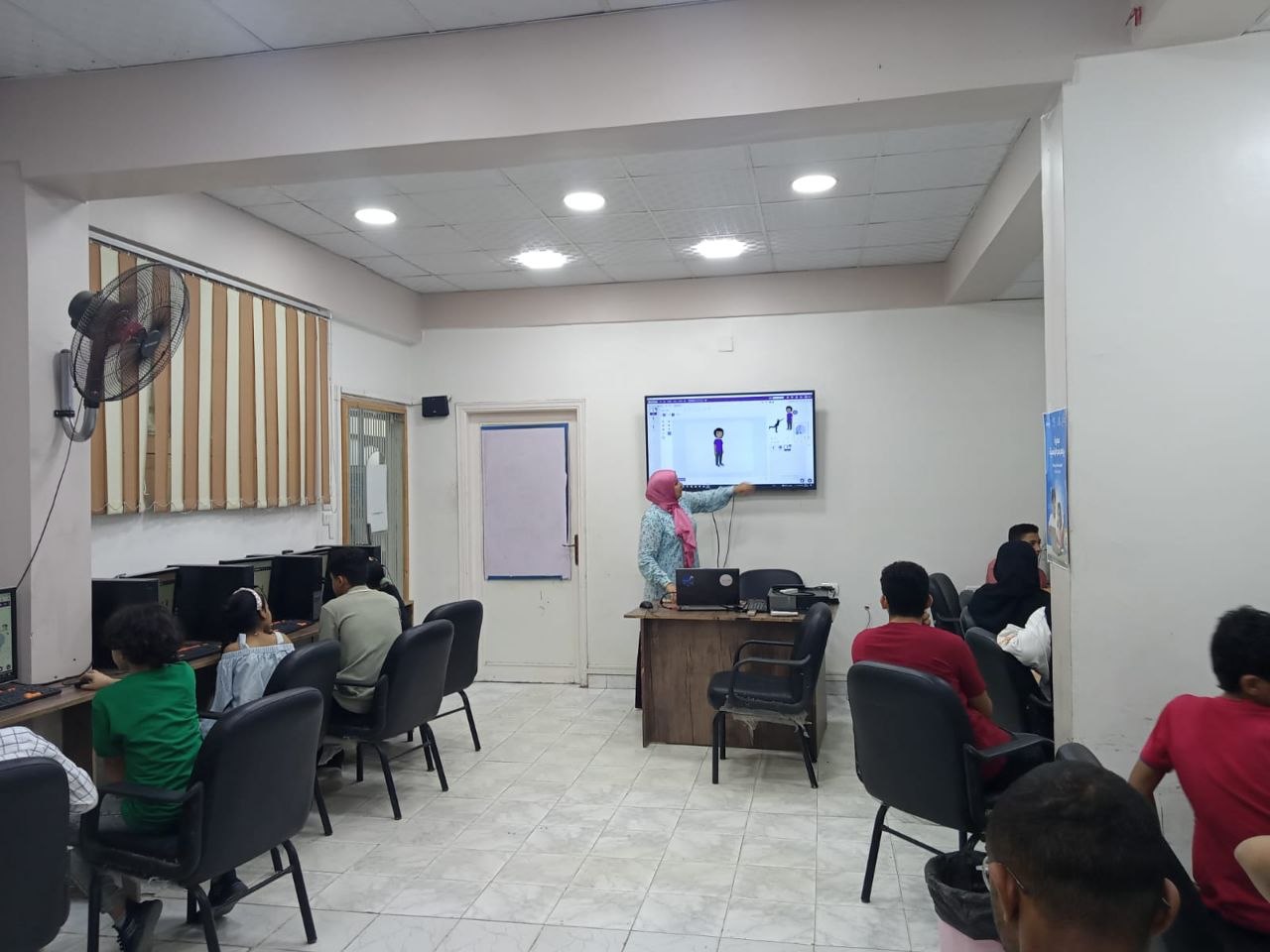 حصة تفاعلية داخل قاعة التدريب